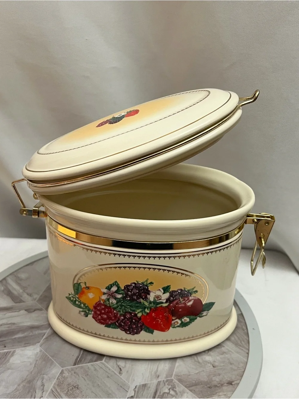 Knott’s Berry Farm Ceramic Canister Fruit Clamp Lid Kitchen Storage Jar